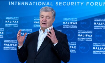 Poroshenko says only victory will bring peace to Ukraine. UWC and Defence Minister Blair also participate in security forum