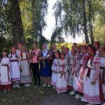 «Збережи мову і культуру своєї бабусі» – українські діти забезпечують безперервність народних традицій