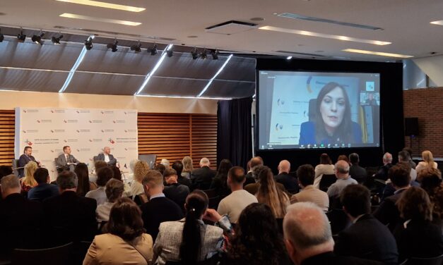 Україна вже є де-факто членом НАТО Презентація книги спогадів