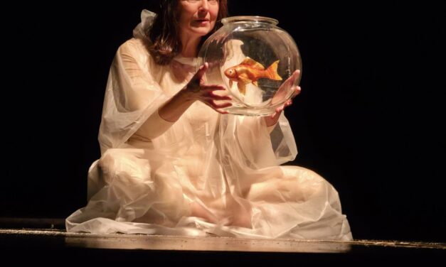 «Риби не плачуть»: емоційна театральна прем’єра в Торонто